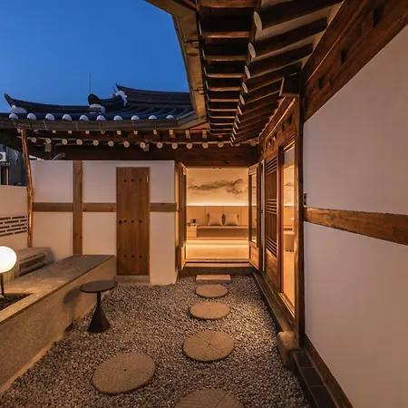 Luxury Hanok With Private Bathtub - Sn18 Apartment